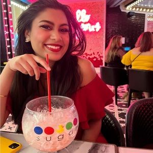 Meet your Posher, Samia